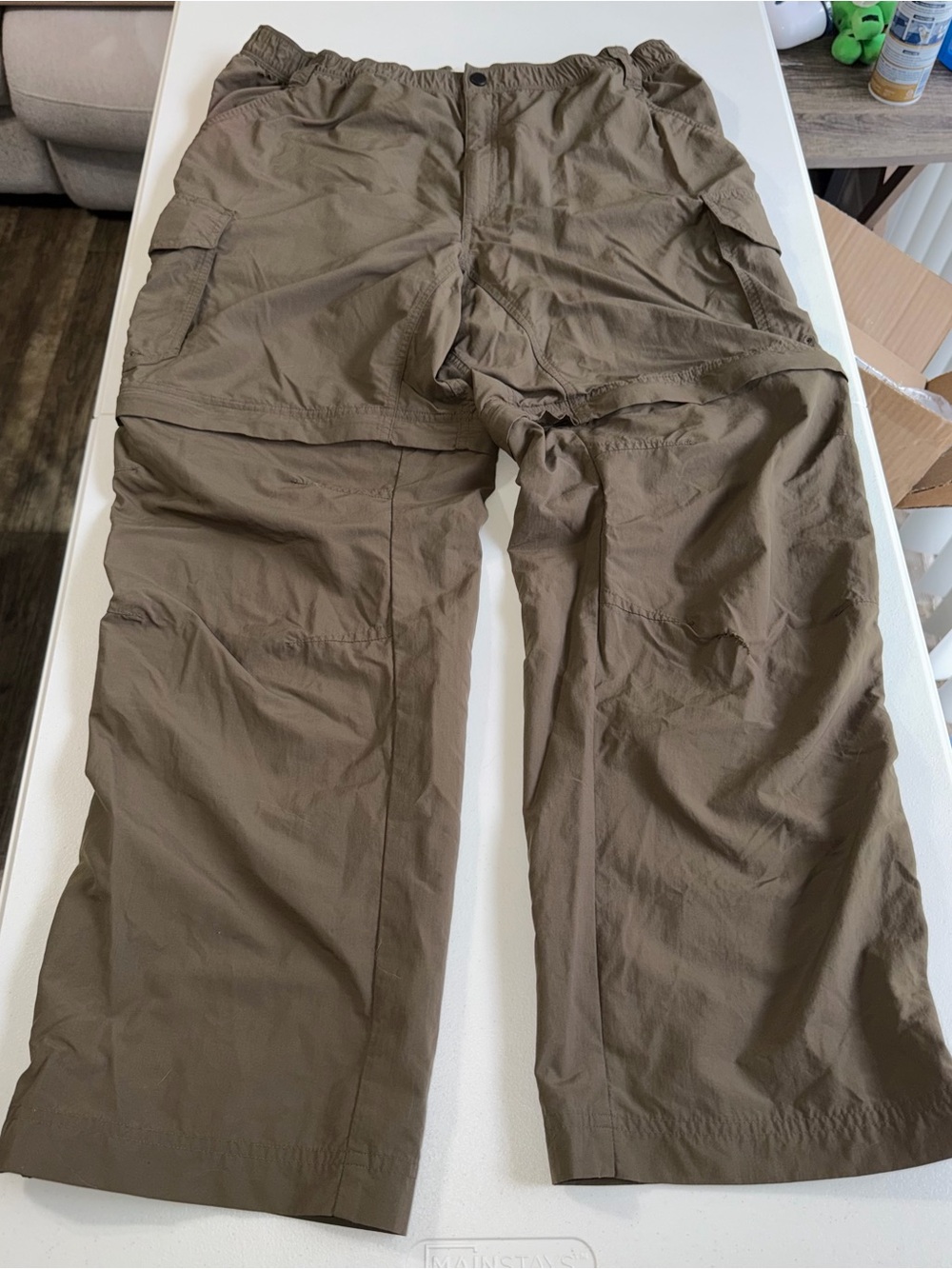 Men’s Ultimate Terrain convertible cargo pants in size L/T-0082